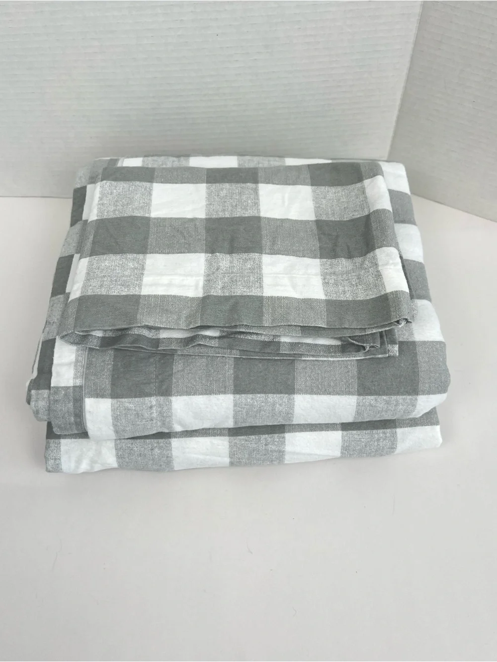 Eddie Bauer 100% cotton flannel twin size gray buffalo check plaid sheet set.